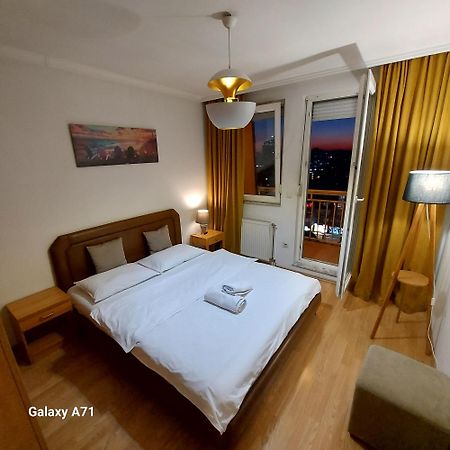 Gorgeous Apartment With City View In The City Center Prishtinë Luaran gambar
