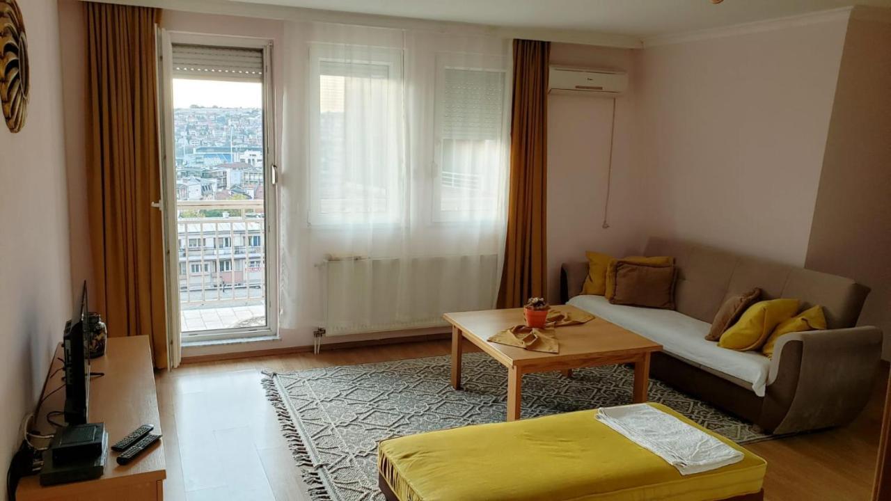 Gorgeous Apartment With City View In The City Center Prishtinë Luaran gambar