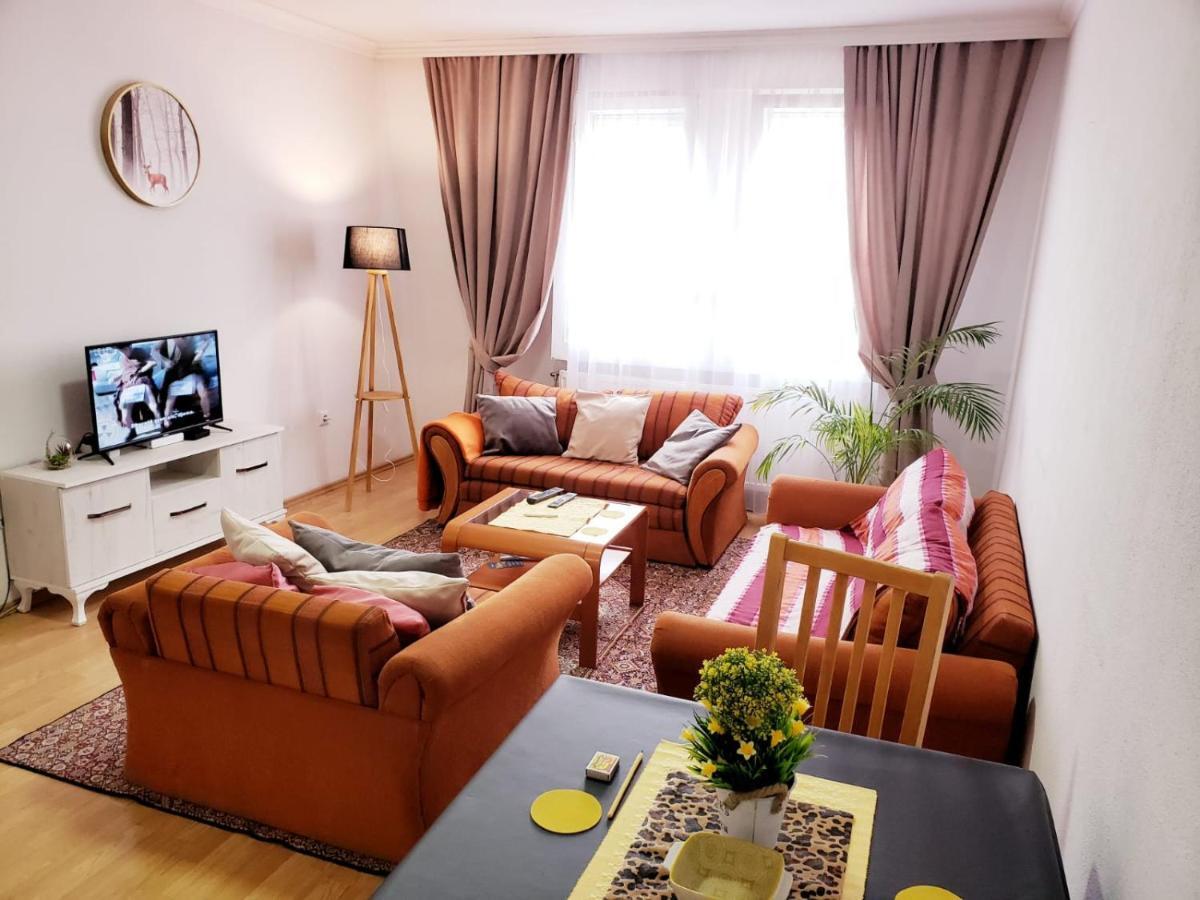 Gorgeous Apartment With City View In The City Center Prishtinë Luaran gambar